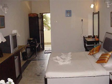 Dolphin Bay Hotel Goa Exterior foto